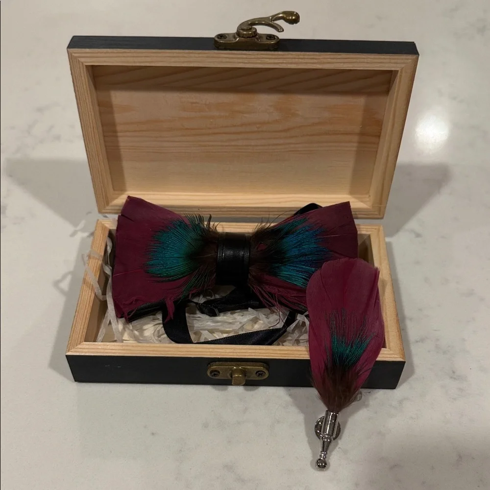 THE EZRA - FEATHER BOW TIE